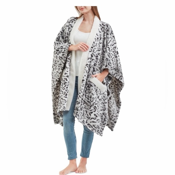 Premier Comfort Jackets & Blazers - Snow Leopard Print Women's Plush Wrap.